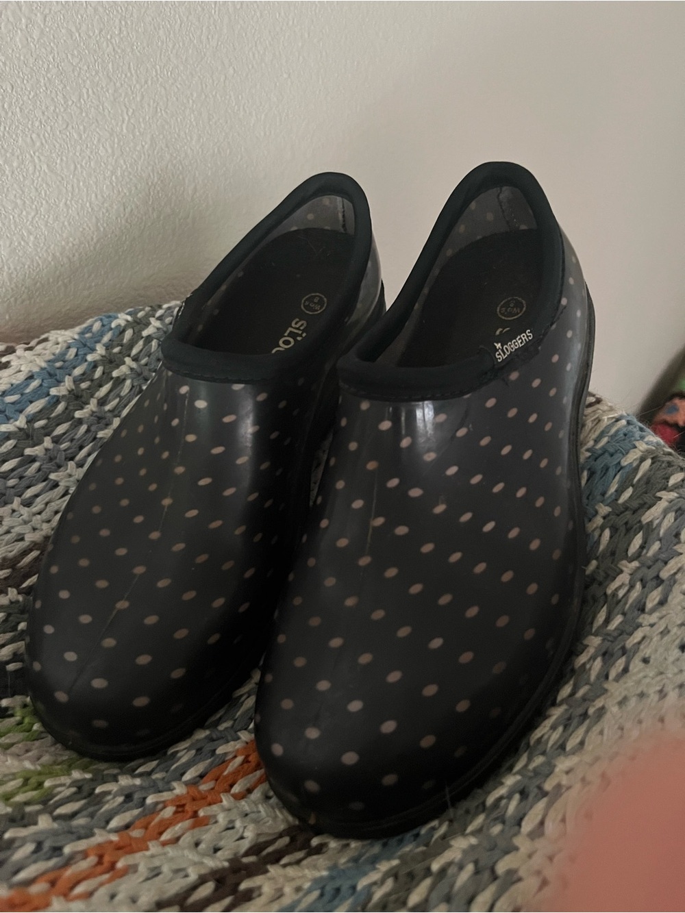 Sloggers Women’s Sz8 Slip-On Black Rain Clog, Tan Polka Dots